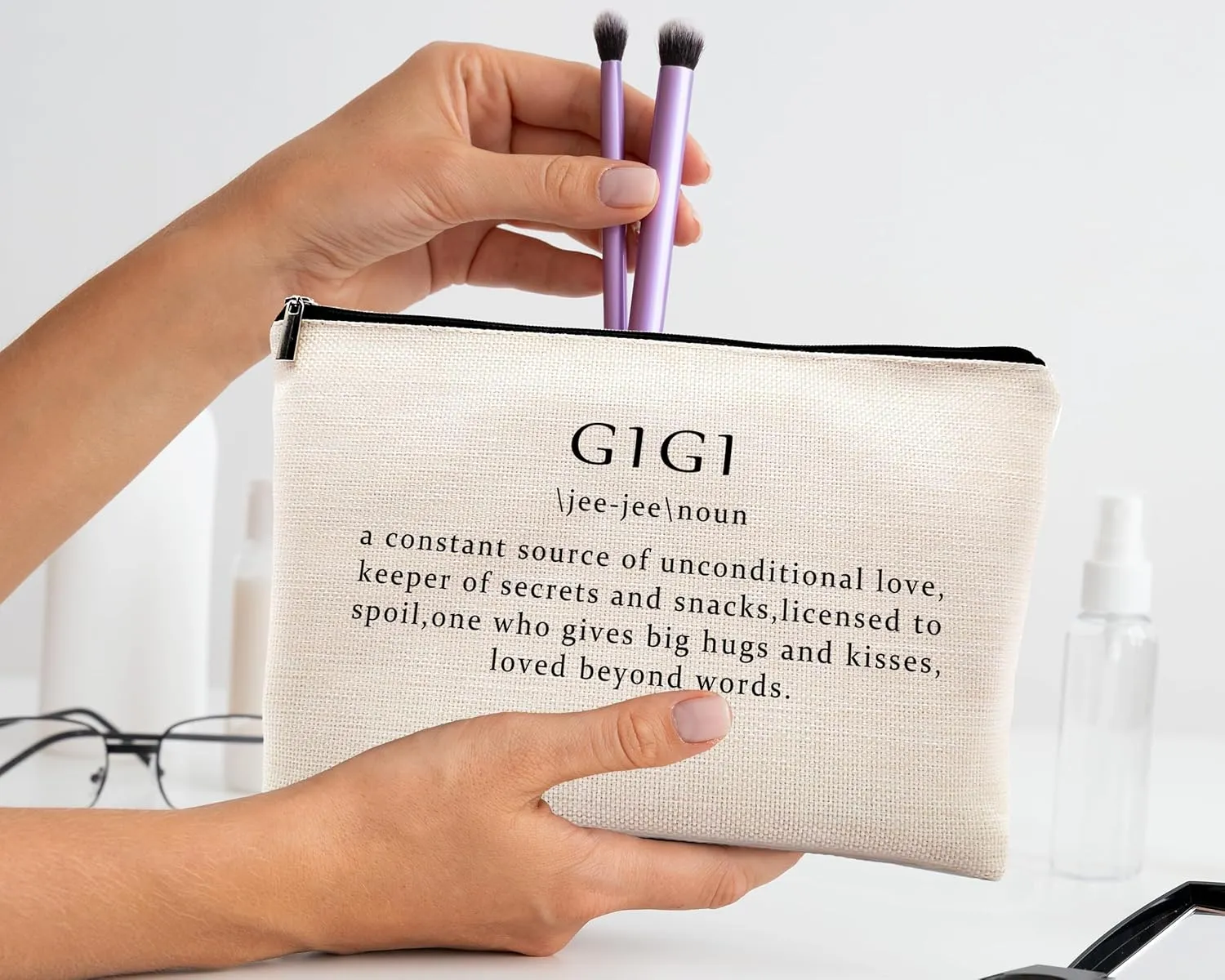 kdqua Gigi Definition Makeup Bag, Mothers Day Birthday Retirement Gifts from Granddaughter, Appreciation Gifts for Grandma, Mimi Nana Linen Cosmetic Bag Zipper Pouch Travel Organizer Toiletry Bag