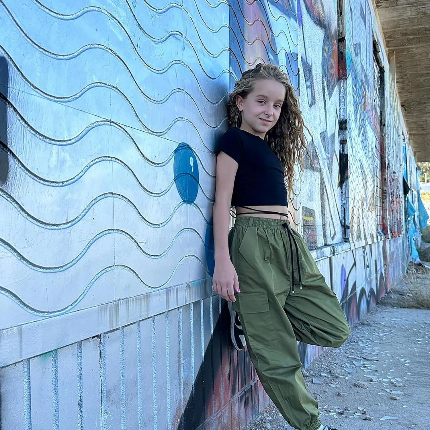 Rolanko Girls Cargo Pants for Kids Loose Streetwear Hip Hop Dance Cotton Cargo Jogger Pants for Kids 4-15 Years
