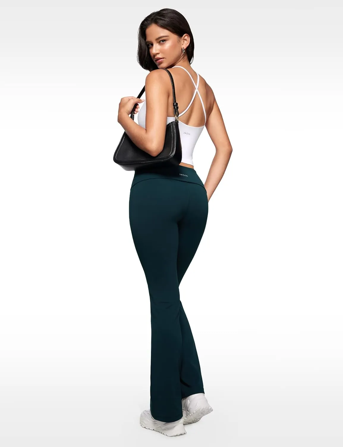 Womens Low Scoop Neck Tank Tops Built in Bra U Back Workout Tanks Spaghetti Criss Cross Strap Sleeveless Cropped Top